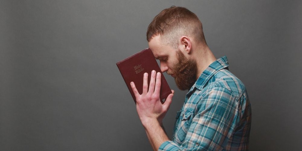 Como vencer um vício segundo a Bíblia? Explicação completa